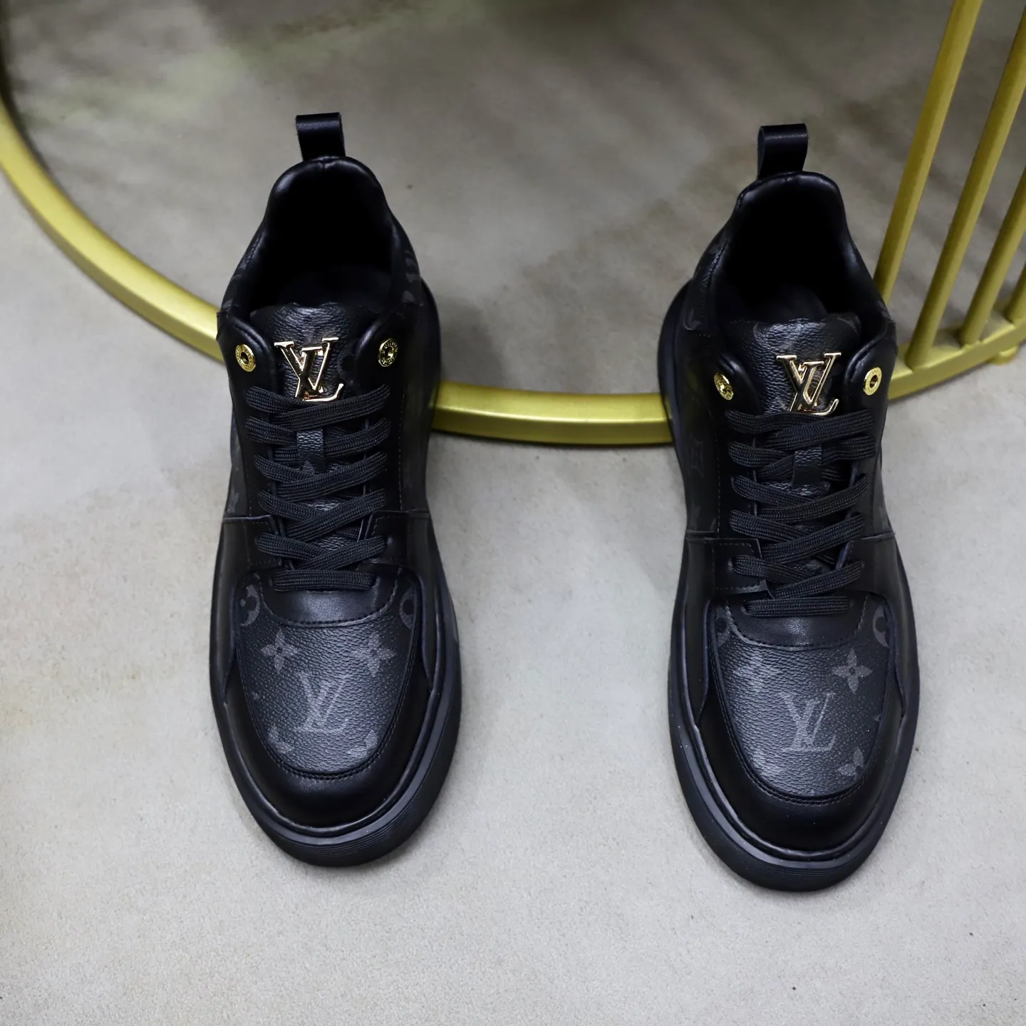 Ex-factory price: 442💰🙅‍♂️🙅‍♂️🙅‍♂️ Brand: LV Louis Vuitton Standard code: 38-44 (45 customized) Grade: Same as the official website Material: Original cowhide material spliced with brand rubber Comfortable and breathable lining Lightweight and wear-resistant sports outsole Style category: Men's fashionable casual shoes Running sneakers Distinguished luxury brand elements Top luxury color: actual picture color